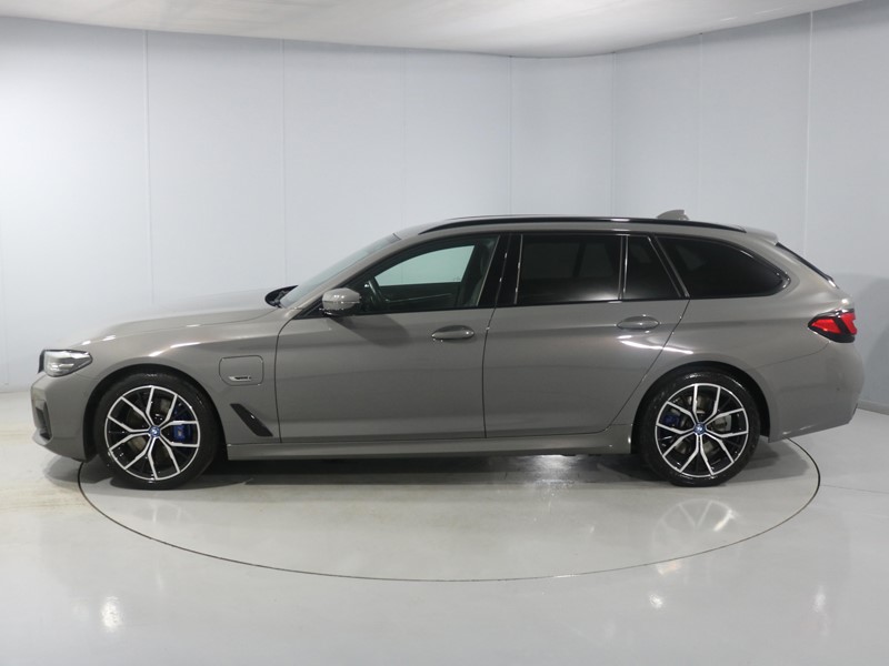 2022 (22) BMW 5 SERIES 530e M Sport 5dr Auto 4774669