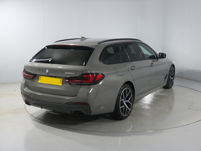 2022 (22) BMW 5 SERIES 530e M Sport 5dr Auto 4774668