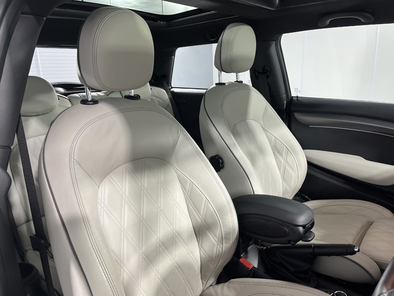 2022 (72) MINI HATCHBACK 2.0 Cooper S Exclusive 3dr Auto 4795765