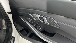 2025 (25) BMW 3 SERIES 330e 22.3 kWh M Sport 4dr Step Auto 4787142