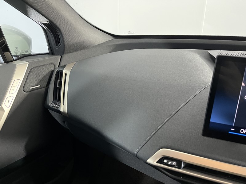 2023 (73) BMW iX 240kW xDrive40 M Sport 76.6kWh 5dr Auto 4790584