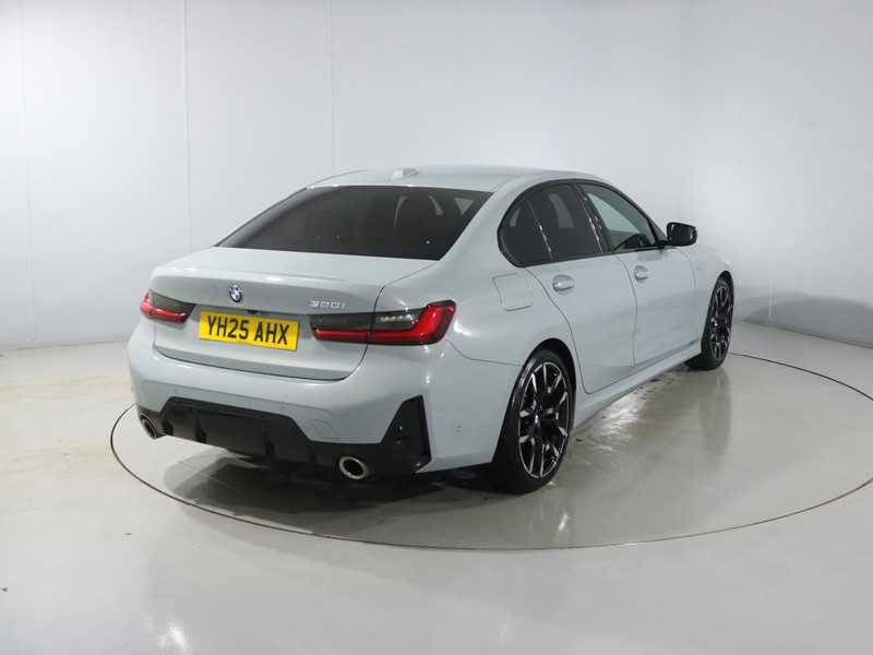 2025 (25) BMW 3 SERIES 320i M Sport 4dr Step Auto 4883067