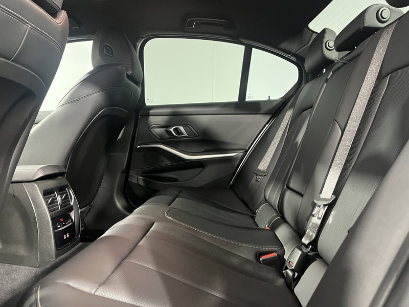 2025 (25) BMW 3 SERIES 320i M Sport 4dr Step Auto 4883055