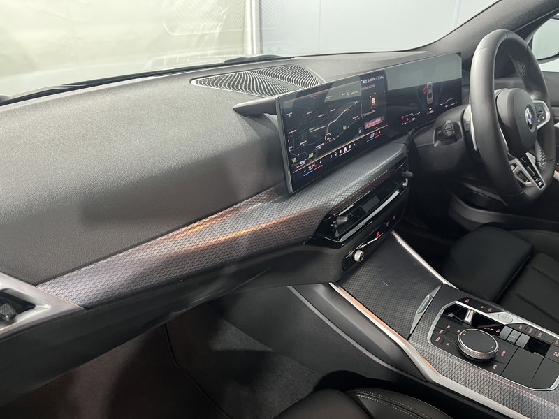 2025 (25) BMW 3 SERIES 320i M Sport 4dr Step Auto 4883025