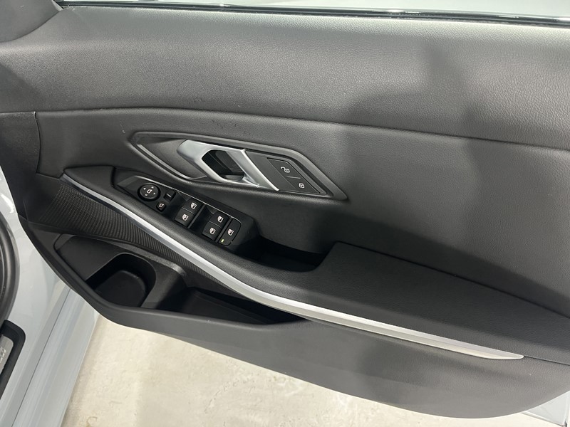 2025 (25) BMW 3 SERIES 320i M Sport 4dr Step Auto 4883038