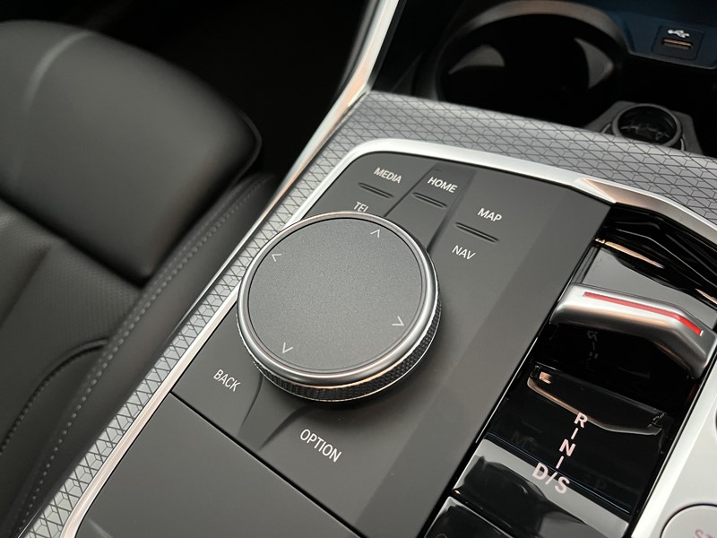 2025 (75) BMW 3 SERIES 330e 22.3 kWh M Sport 4dr Step Auto [Pro Pack] 5070280