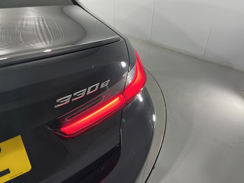 2025 (75) BMW 3 SERIES 330e 22.3 kWh M Sport 4dr Step Auto [Pro Pack] 5070293