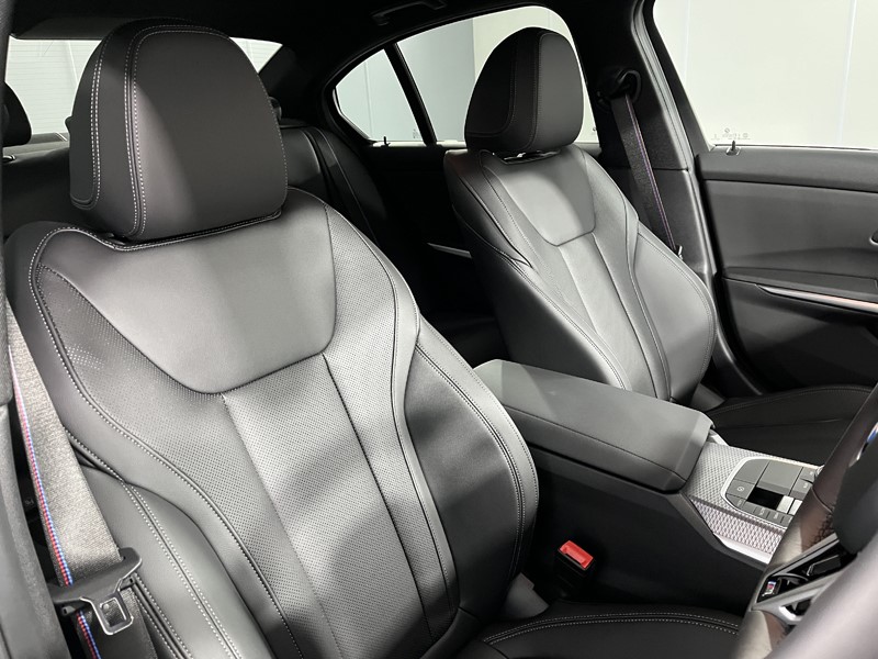 2025 (75) BMW 3 SERIES 330e 22.3 kWh M Sport 4dr Step Auto [Pro Pack] 5070259