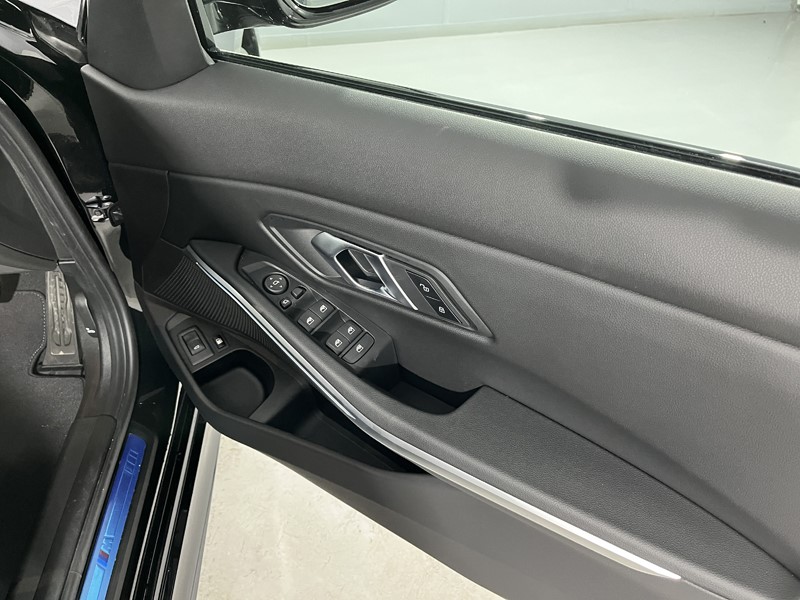 2025 (75) BMW 3 SERIES 330e 22.3 kWh M Sport 4dr Step Auto [Pro Pack] 5070268