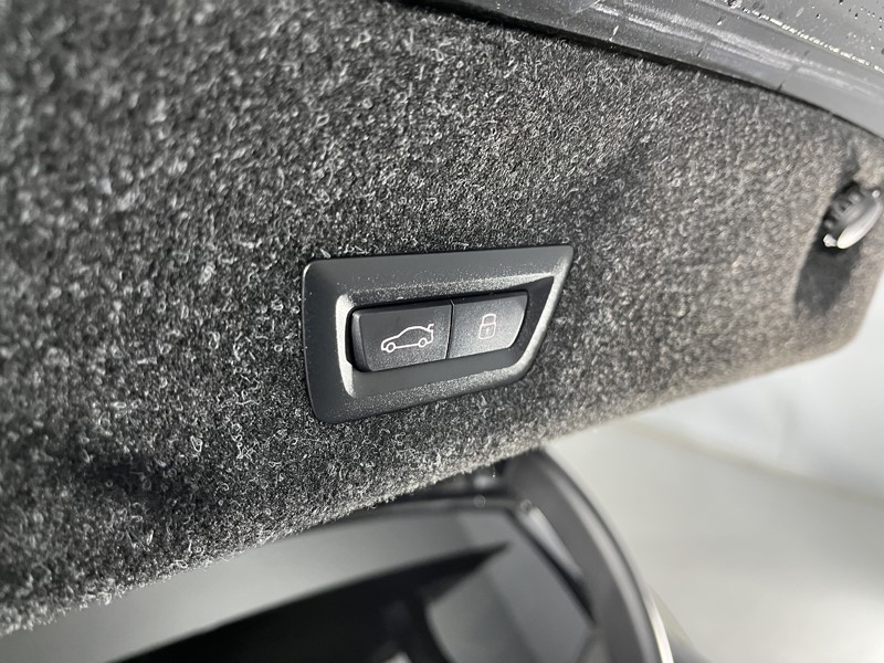 2025 (75) BMW 3 SERIES 330e 22.3 kWh M Sport 4dr Step Auto [Pro Pack] 5070294