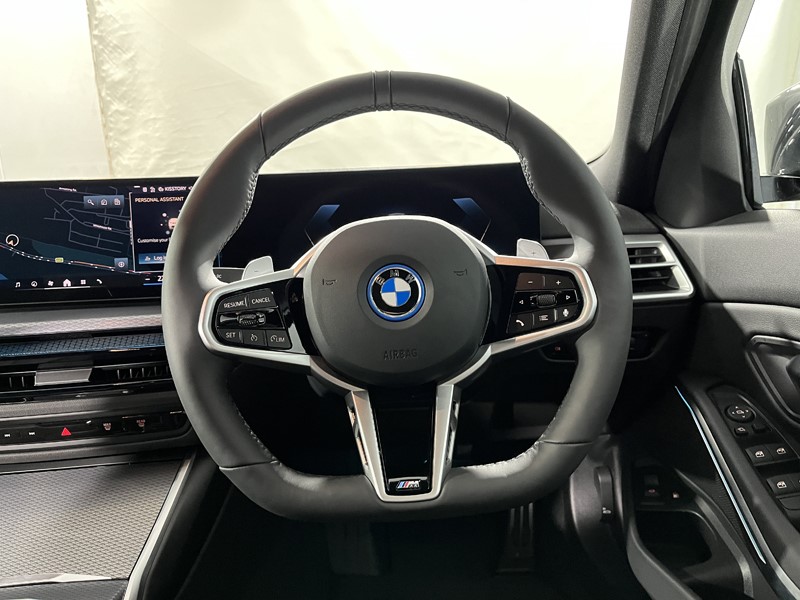 2025 (75) BMW 3 SERIES 330e 22.3 kWh M Sport 4dr Step Auto [Pro Pack] 5070253