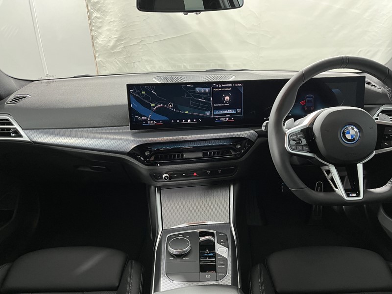 2025 (75) BMW 3 SERIES 330e 22.3 kWh M Sport 4dr Step Auto [Pro Pack] 5070252