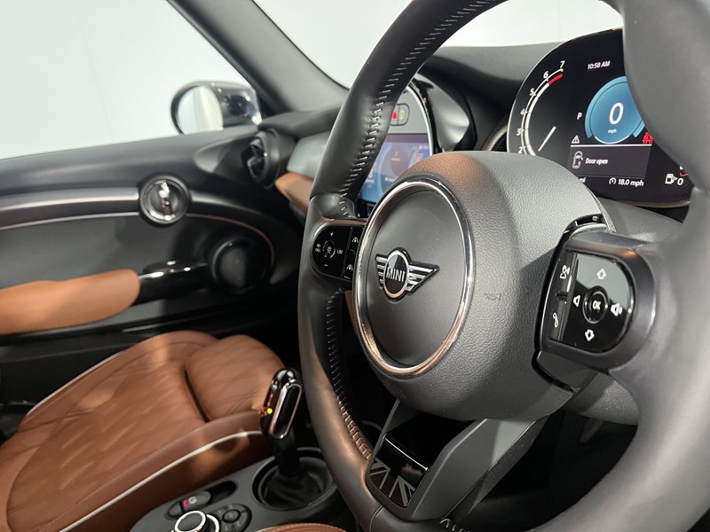 2021 (21) MINI HATCHBACK 1.5 Cooper Exclusive 3dr Auto 4854035