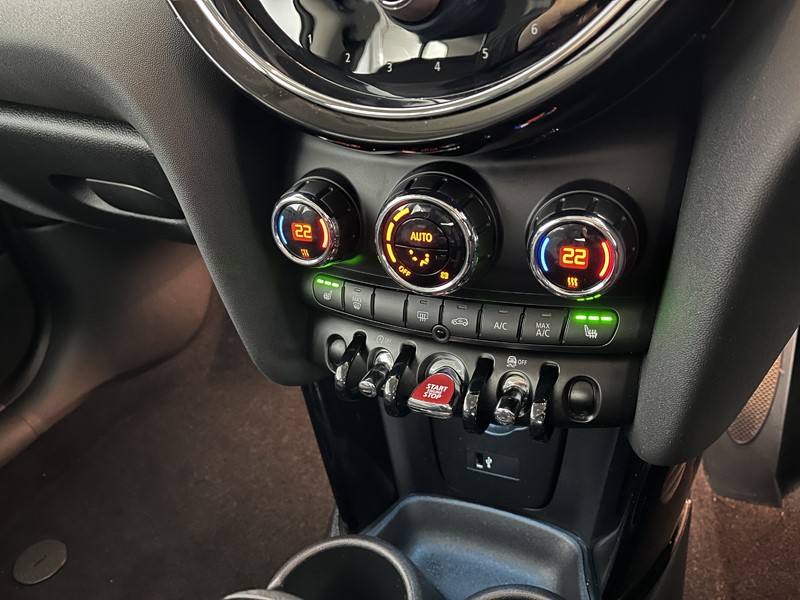 2022 (22) MINI HATCHBACK 1.5 Cooper Classic 3dr Auto 4909354