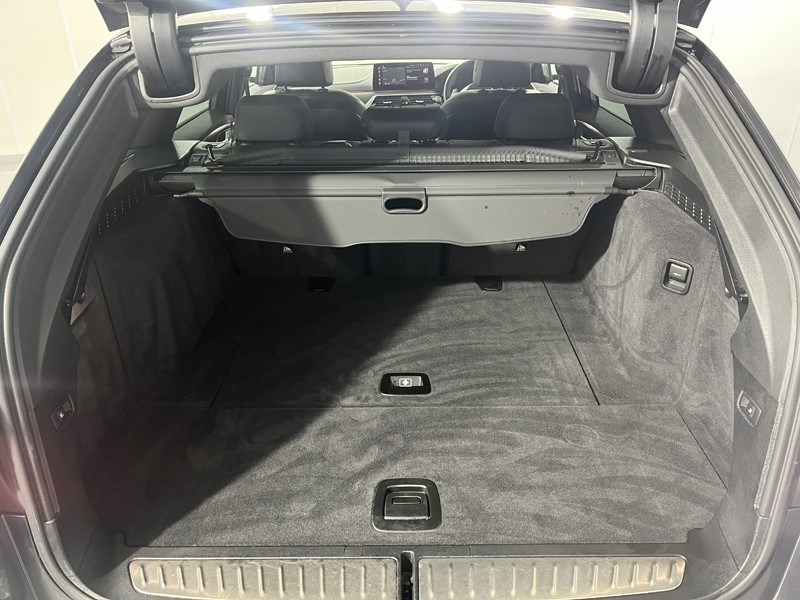 2022 (22) BMW 5 SERIES 520d MHT M Sport 5dr Step Auto 4882851