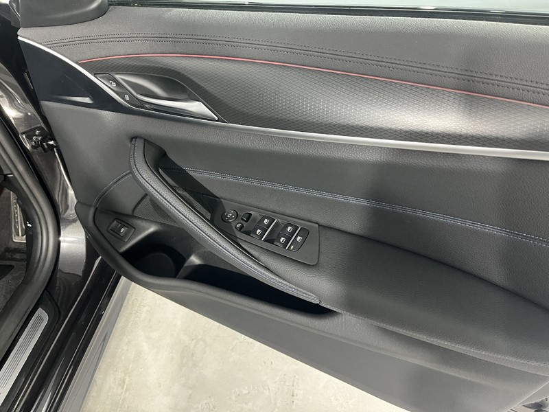 2022 (22) BMW 5 SERIES 520d MHT M Sport 5dr Step Auto 4882858