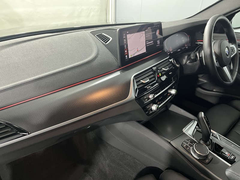 2022 (22) BMW 5 SERIES 520d MHT M Sport 5dr Step Auto 4882845