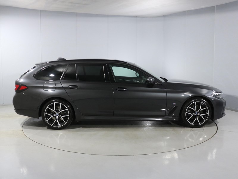 2022 (22) BMW 5 SERIES 520d MHT M Sport 5dr Step Auto 4882841