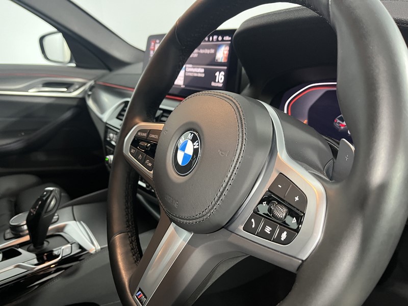 2022 (22) BMW 5 SERIES 520d MHT M Sport 5dr Step Auto 4882860