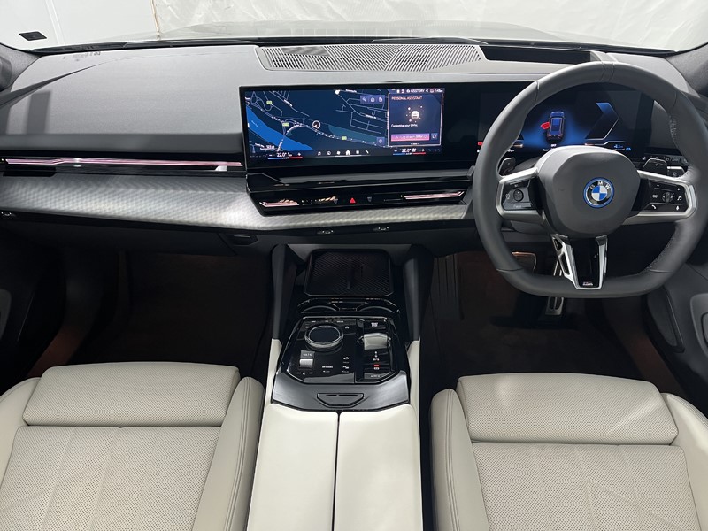 2024 (74) BMW 5 SERIES 530e M Sport Pro 5dr Auto 4872675