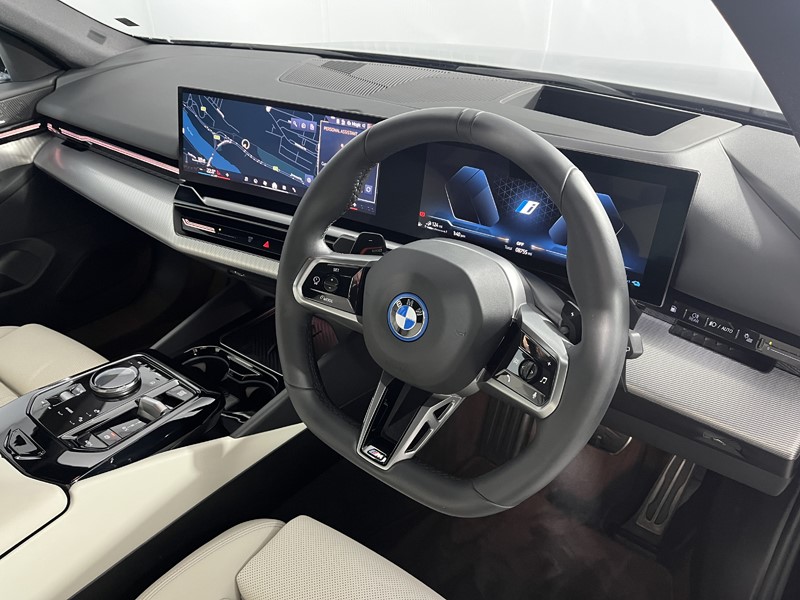 2024 (74) BMW 5 SERIES 530e M Sport Pro 5dr Auto 4872677