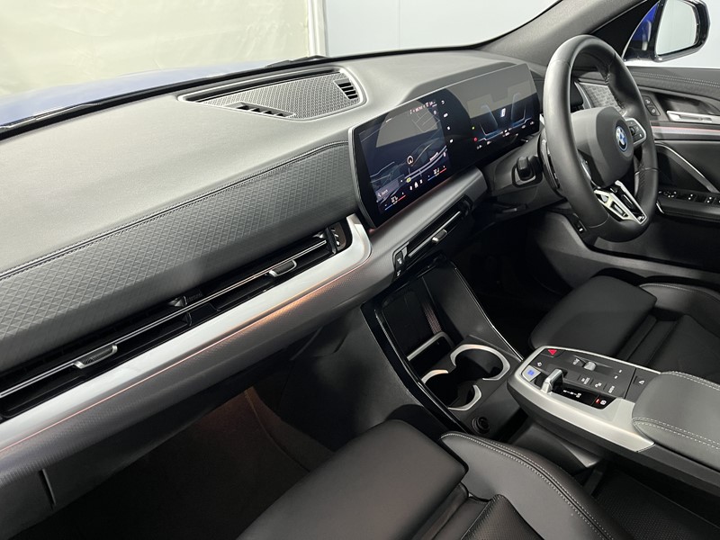 2025 (25) BMW iX2 150kW eDrive20 M Sport 65kWh 5dr Auto 4868151