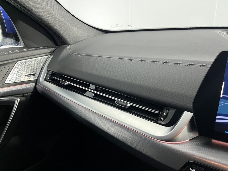 2025 (25) BMW iX2 150kW eDrive20 M Sport 65kWh 5dr Auto 4868170