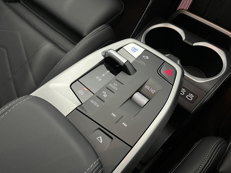 2025 (25) BMW iX2 150kW eDrive20 M Sport 65kWh 5dr Auto 4868154