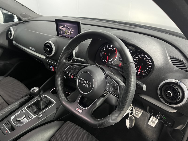 2019 (68) AUDI A3 35 TFSI Black Edition 4dr 4864119