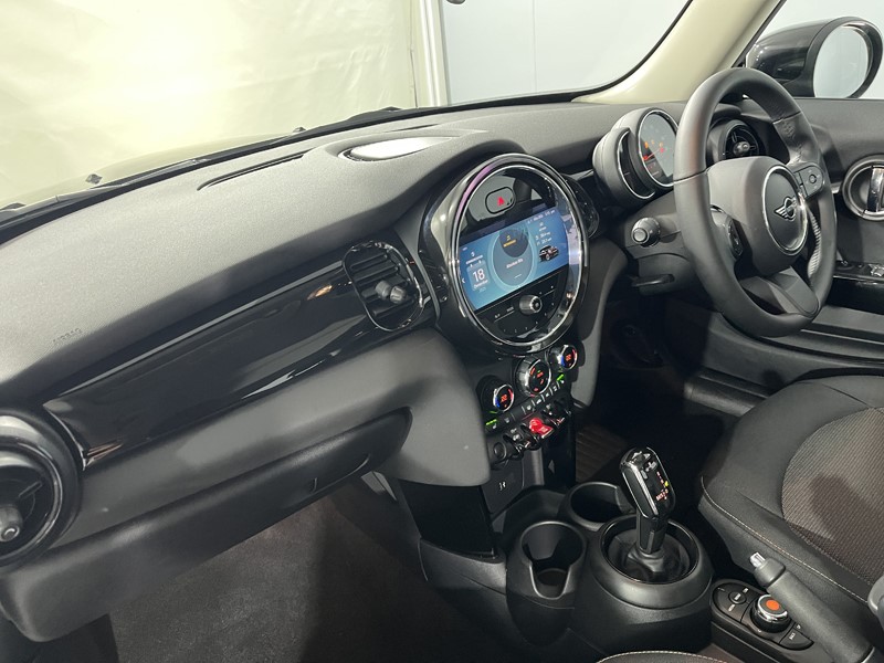2021 (21) MINI HATCHBACK 1.5 Cooper Classic 3dr Auto 4891984