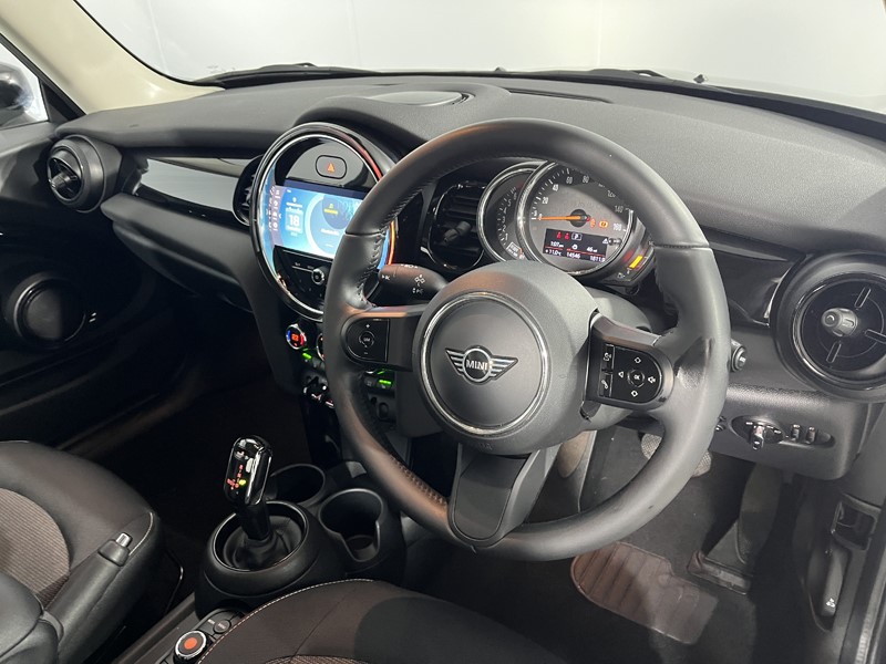 2021 (21) MINI HATCHBACK 1.5 Cooper Classic 3dr Auto 4891983