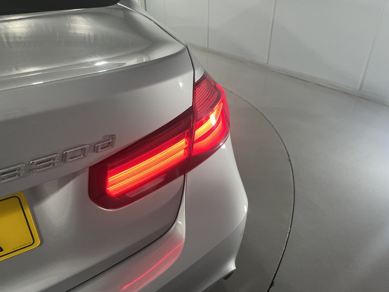 2018 (68) BMW 3 SERIES 330d xDrive M Sport Shadow Edition 4dr Step Auto 4883113