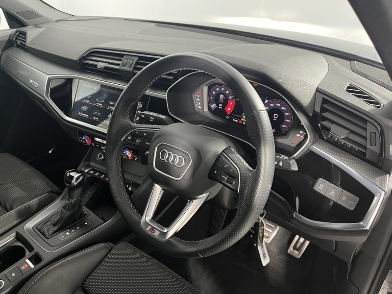 2021 (21) AUDI Q3 35 TFSI S Line 5dr S Tronic 4886944