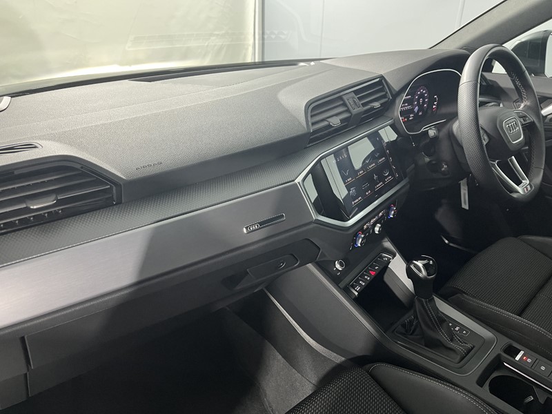 2021 (21) AUDI Q3 35 TFSI S Line 5dr S Tronic 4886945