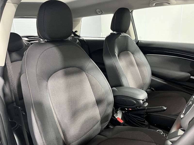 2022 (71) MINI HATCHBACK 1.5 Cooper Classic 3dr Auto 4896475