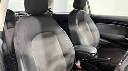 2022 (71) MINI HATCHBACK 1.5 Cooper Classic 3dr Auto 4896475