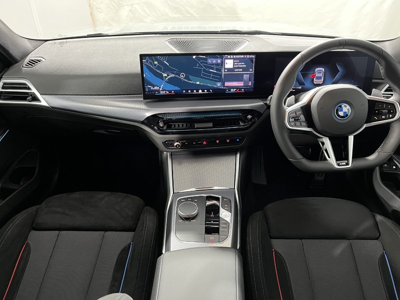 2025 (25) BMW 3 SERIES 330e 22.3 kWh M Sport 4dr Step Auto 4905858