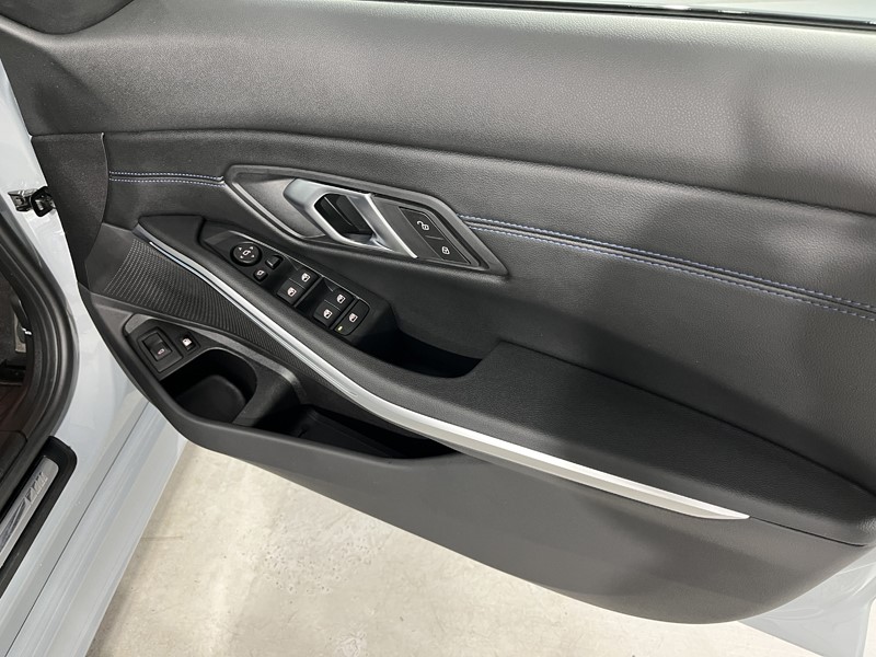 2025 (25) BMW 3 SERIES 330e 22.3 kWh M Sport 4dr Step Auto 4905874