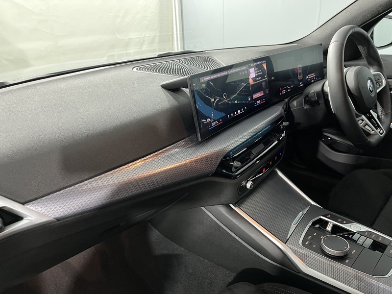 2025 (25) BMW 3 SERIES 330e 22.3 kWh M Sport 4dr Step Auto 4905861