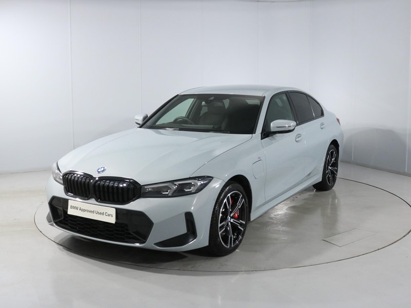 2025 (25) BMW 3 SERIES 330e 22.3 kWh M Sport 4dr Step Auto 4905905