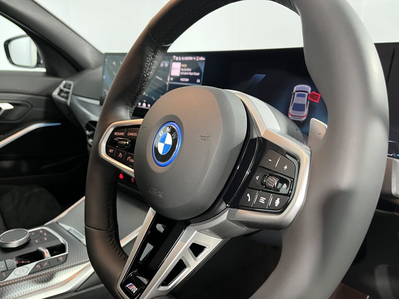 2025 (25) BMW 3 SERIES 330e 22.3 kWh M Sport 4dr Step Auto 4905876
