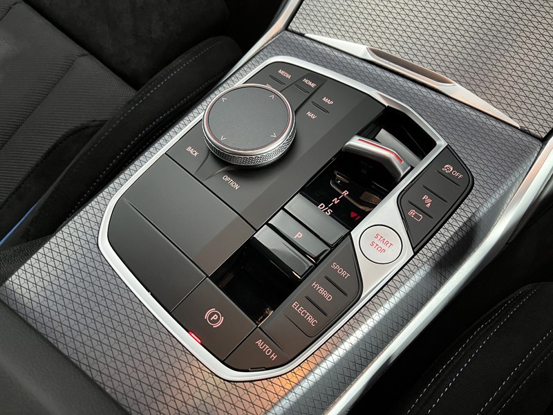 2025 (25) BMW 3 SERIES 330e 22.3 kWh M Sport 4dr Step Auto 4905864