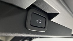 2018 (18) LAND ROVER DISCOVERY 3.0 TD6 SE 5dr Auto 4933445