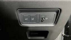 2018 (18) LAND ROVER DISCOVERY 3.0 TD6 SE 5dr Auto 4933422