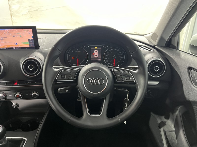 2016 (66) AUDI A3 1.6 TDI SE Technik 5dr 4942975