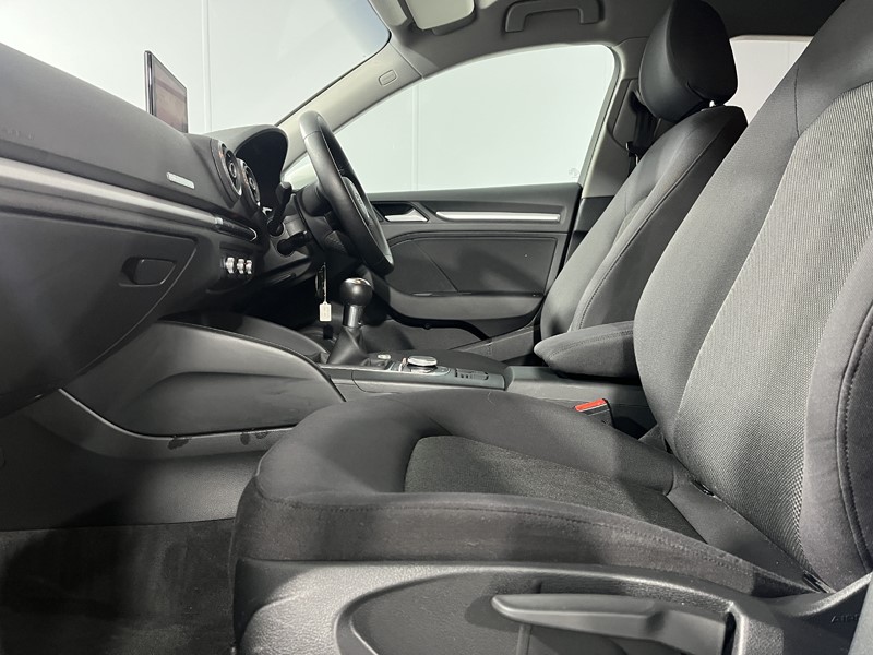 2016 (66) AUDI A3 1.6 TDI SE Technik 5dr 4943001