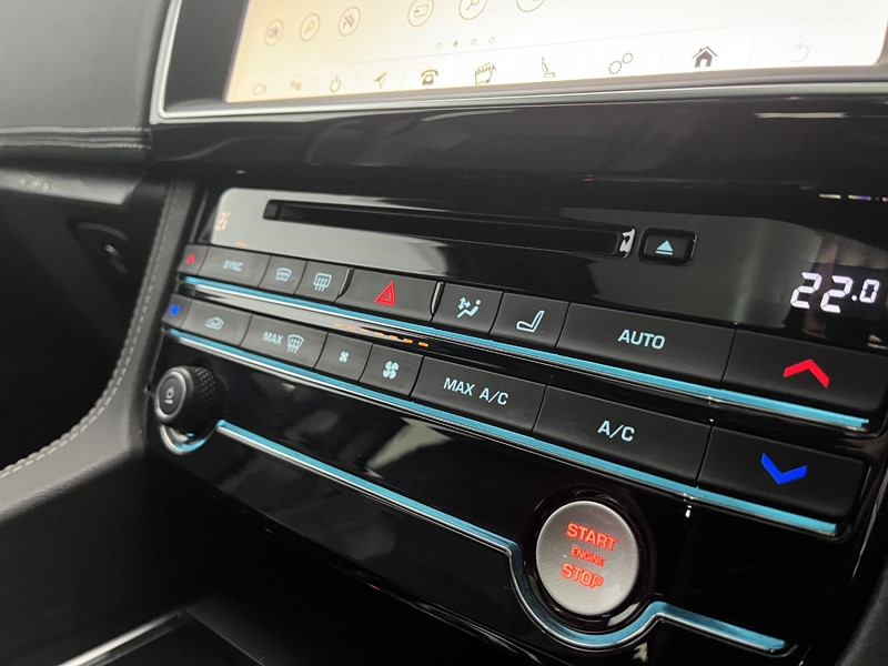 2020 (70) JAGUAR F-PACE 2.0d [180] Chequered Flag 5dr Auto AWD 4956844