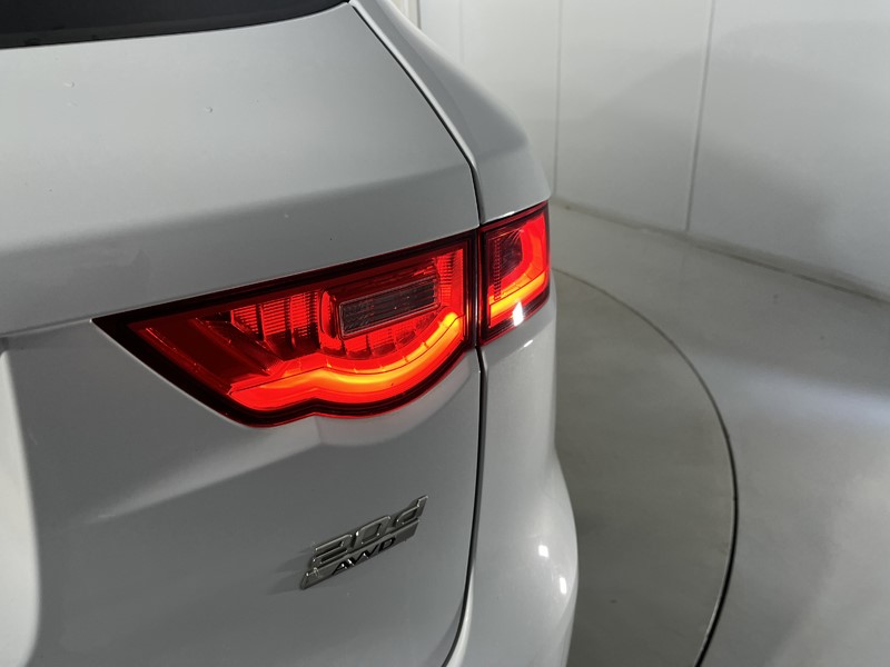 2020 (70) JAGUAR F-PACE 2.0d [180] Chequered Flag 5dr Auto AWD 4956856