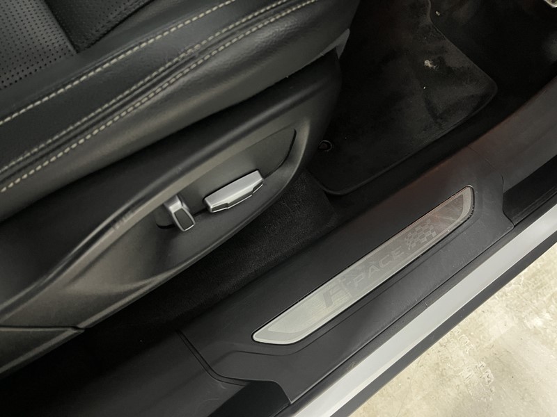 2020 (70) JAGUAR F-PACE 2.0d [180] Chequered Flag 5dr Auto AWD 4956832