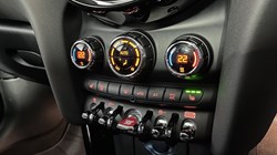 2022 (72) MINI HATCHBACK 1.5 Cooper Exclusive 3dr Auto 4961003